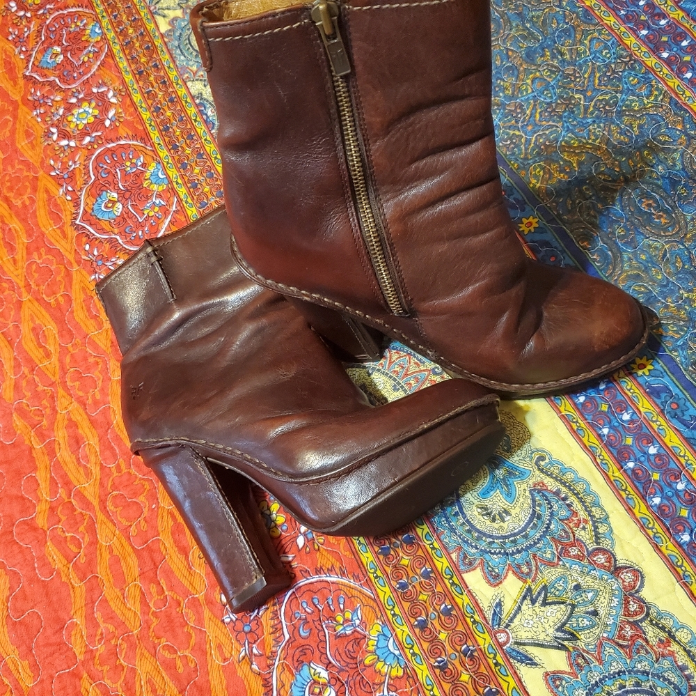 Frye boots!! Women's Size 7